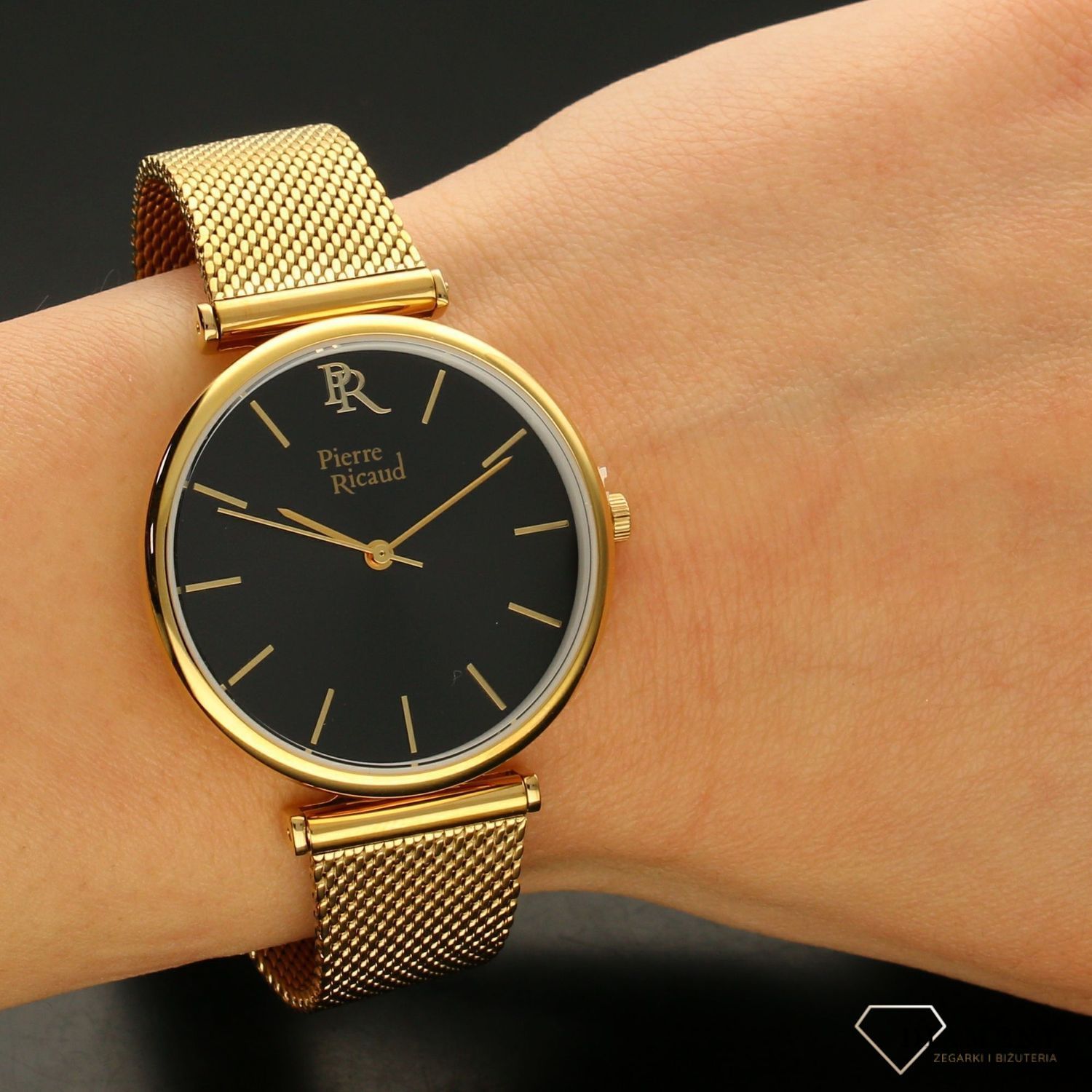 Zegarek damski w kolorze złotym na stalowej bransolecie z dołączonym modnym skórzanym paskiem. Pasek skórzany w kolorze cielistym. Idealny na prezent (1).jpg